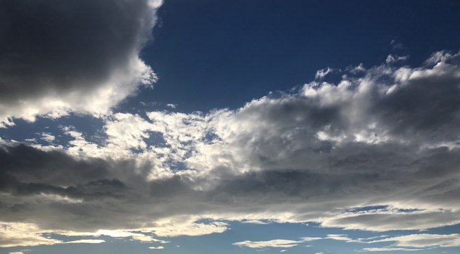 [スマホ留学リベンジ20日目]引っ越すなら郊外の 住宅街に孤立するマンション の上層階が最高！